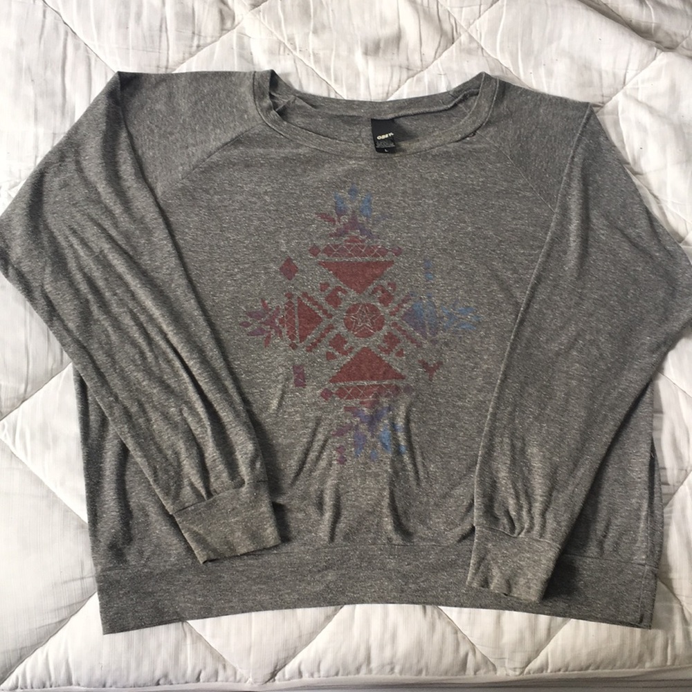 OBEY long-sleeved graphic tee! ❣️super soft